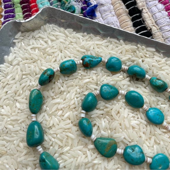 Vintage Native American Indigenous Turquoise Nugget Hand Strung Necklace - Picture 10 of 11